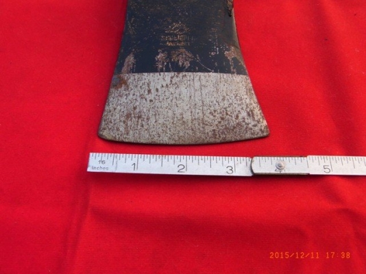 ขายขวานตราเสืองานเก่าหัวสีเทาขนาดหัว2ปอน MADE IN SWEDEN.