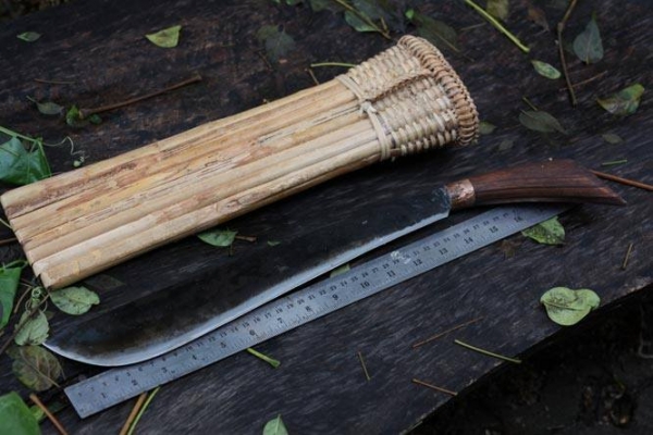 ขายขวานตราเสืองานเก่าหัวสีเทาขนาดหัว2ปอน MADE IN SWEDEN.