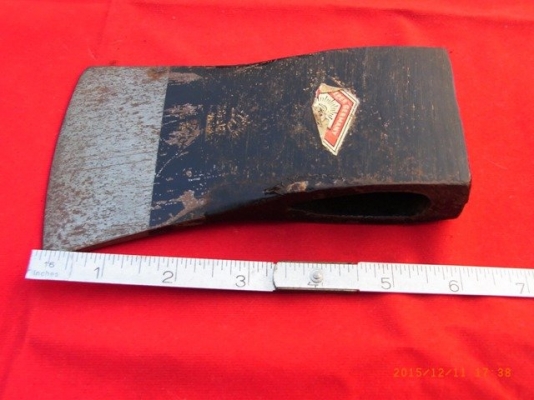 ขายขวานตราเสืองานเก่าหัวสีเทาขนาดหัว2ปอน MADE IN SWEDEN.