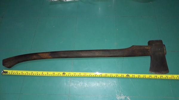 ขายขวานตราเสืองานเก่าหัวสีเทาขนาดหัว2ปอน MADE IN SWEDEN.