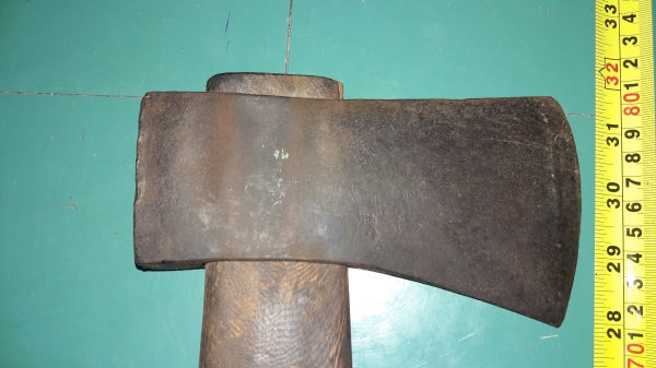 ขายขวานตราเสืองานเก่าหัวสีเทาขนาดหัว2ปอน MADE IN SWEDEN.