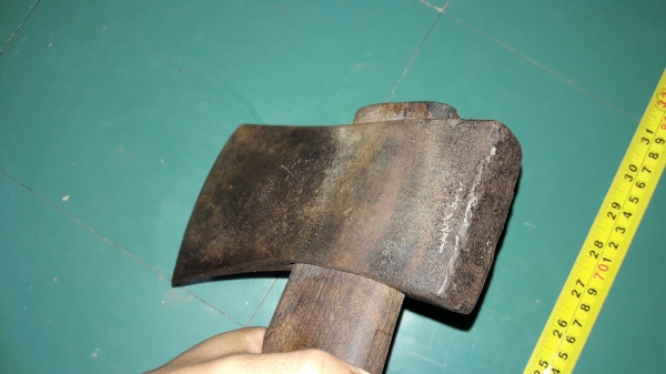 ขายขวานตราเสืองานเก่าหัวสีเทาขนาดหัว2ปอน MADE IN SWEDEN.