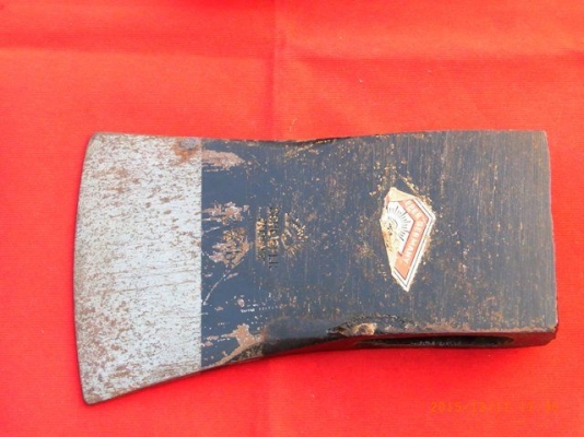 ขายขวานตราเสืองานเก่าหัวสีเทาขนาดหัว2ปอน MADE IN SWEDEN.