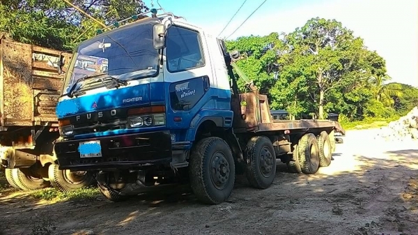 รถบรรทุก 12 ล้อ MITSUBISHI FN527
