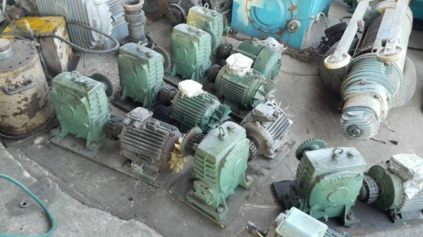 Sell>> ชุดเกียร์ส่งกำลัง ‪#&lrm;Bellpony‬ Made in Japan เบอร์ 100 ทด 1:10 สภาพเหมือนใหม่ ใช้งานมาน้อย ชนมอเตอร์ 5 HP. 380V. มีมา 6 ชุด นั่งแท่นเรียบร้อย แน่นๆทุกตัว พร้อมใช้งาน!!