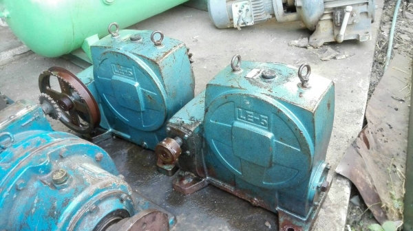 Sell> ขายเกียร์ตัวหนอน Worm Gear อัดตราทด 1:1000 ตัวเลขไม่ผิดครับ 1:1000 ใช้กับมอเตอร์ 10 แรง ขึ้นไปครับ