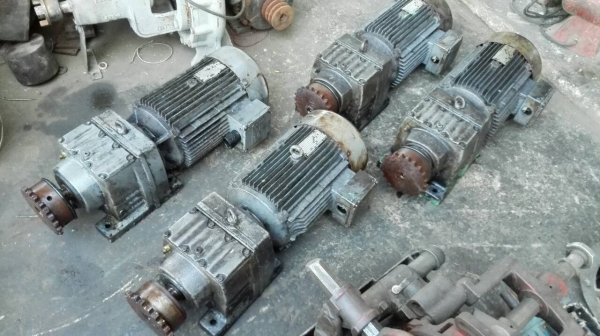 Sell> ขายมอเตอร์เกียร์ Motor Gear SEW 7,5 HP อัดตราทด 1:12 380V. มีมา 4 ลูกครับ