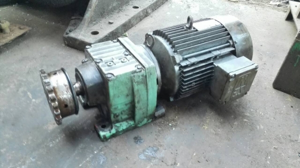 Sell> ขายมอเตอร์เกียร์ Motor Gear SEW 5 HP อัดตราทด 1:14 380V. มีลูกเดียวครับ