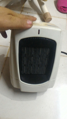 ฮีตเตอร์เป่าลมร้อนให้ความอบอุ่นในหน้าหนาว LIFELEX ให้ความอบอุ่นในห้องในบ้านแบบตั้งพื้น ไม่มีแสงให้รบกวนการพักผ่อน มีระบบตัดการทำงานเมื่อเครื่องล้ม