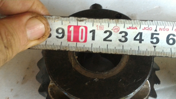 เฟืองดอกจอกฟันเฉียงแบบเก็บเสียงและชุบแข็งจากญี่ปุ่น ใช้เปลี่ยนแนวส่งกำลัง 90 องศา เส็นศ่าศุนย์กลางประมาณ 9 ซม. ส่งกำลังได้เยอะและเงียบ