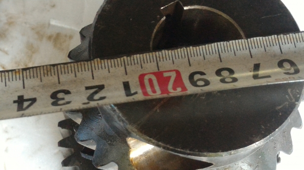 เฟืองดอกจอกฟันเฉียงแบบเก็บเสียงและชุบแข็งจากญี่ปุ่น ใช้เปลี่ยนแนวส่งกำลัง 90 องศา เส็นศ่าศุนย์กลางประมาณ 9 ซม. ส่งกำลังได้เยอะและเงียบ