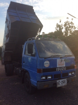 6ล้อ ISUZU NKR(ดั๊ม 110แรง )รถห้างแท้ สภาพเดิมๆ บางๆ ไม่ผุ เครื่องดี ครัทซีสวยจัด ขาย 320,000 บาท ศุภากร 081-1903107 -081-4252943