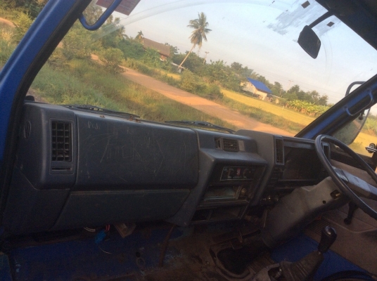 6ล้อ ISUZU NKR(ดั๊ม 110แรง )รถห้างแท้ สภาพเดิมๆ บางๆ ไม่ผุ เครื่องดี ครัทซีสวยจัด ขาย 320,000 บาท ศุภากร 081-1903107 -081-4252943