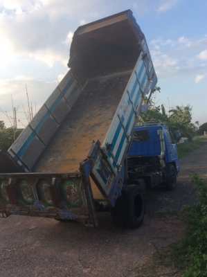 6ล้อ ISUZU NKR(ดั๊ม 110แรง )รถห้างแท้ สภาพเดิมๆ บางๆ ไม่ผุ เครื่องดี ครัทซีสวยจัด ขาย 320,000 บาท ศุภากร 081-1903107 -081-4252943