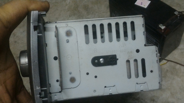 เครื่องเล่นวิทยุและCD , MP 3 แบบ 2 din ยี่ห้อ FUJITSU รับวิทยุ AM - FM และเล่นแผ่น