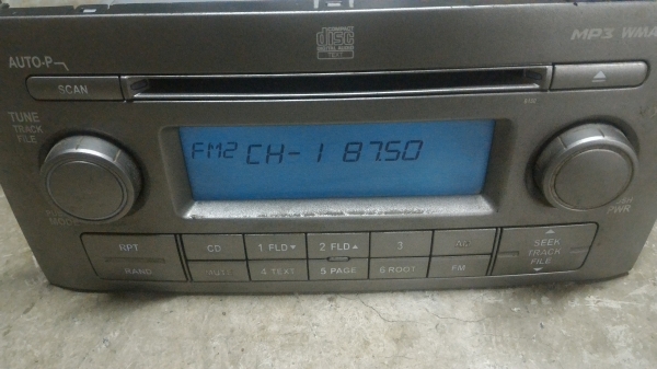 เครื่องเล่นวิทยุและCD , MP 3 แบบ 2 din ยี่ห้อ FUJITSU รับวิทยุ AM - FM และเล่นแผ่น