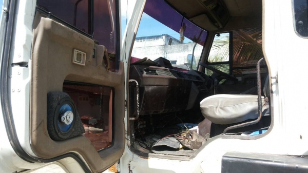 ขายรถบรรทุก 18 ล้อแม่ลูกพื้นเรียบ MITSUBISHI FN527MA 195 แรงม้า ลูกพื้นเรียบ 2 เพลา ราคา 730000