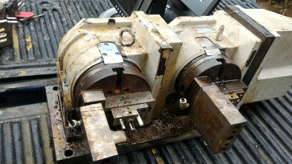 หัวแบ่งโรตารี่แบบใช้มอเตอร์ขับเคลื่อน ยี่ห้อ YUASA จากญี่ปุ่น ขนาดหน้าจาน 13 ซม. เป็นแบบหมุนทั้งคู่พร้อมกัน