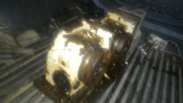 หัวแบ่งโรตารี่แบบใช้มอเตอร์ขับเคลื่อน ยี่ห้อ YUASA จากญี่ปุ่น ขนาดหน้าจาน 13 ซม. เป็นแบบหมุนทั้งคู่พร้อมกัน