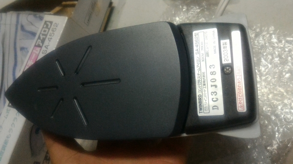 เตารีดไอน้ำพกพาพับเก็บมือจับได้ ยี่ห้อ TWINBIRD ของใหม่ ตัวเตารีดเคลื่อบทำให้รีดลื่นไม่ติด ใช้ไฟ 100 V. กำลังไฟ 780 W.