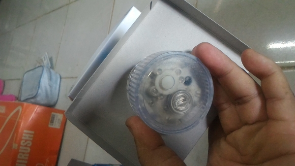 แก้วใส่เครื่องดืมจากญี่ปุ่นของใหม่ ที่มีแสงสีกระพริบและเปลี่ยนสีได้ไปเรื่อยๆ