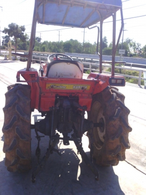 Kubota L1 2205. 22แรง สภาพสวย เครื่ิงไม่เยื่อม ขับเคลื่อนสี่ล้อ มีแต่ตัว สนใจติดต่อ 089-9638932