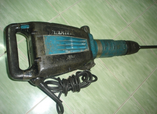 ขายเครื่องสกัดคอนกรีต Makita รุ่น HM1214C (1,500w.)