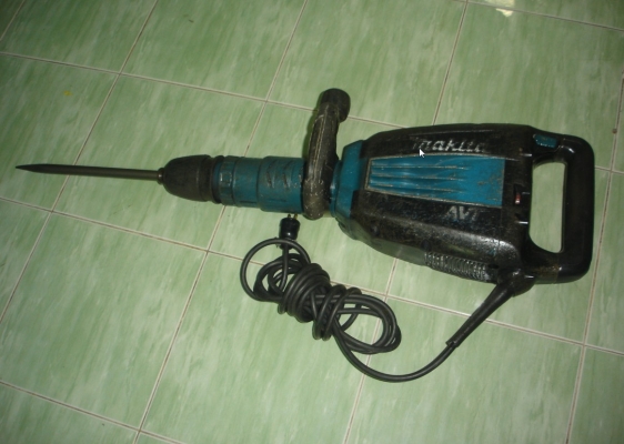 ขายเครื่องสกัดคอนกรีต Makita รุ่น HM1214C (1,500w.)