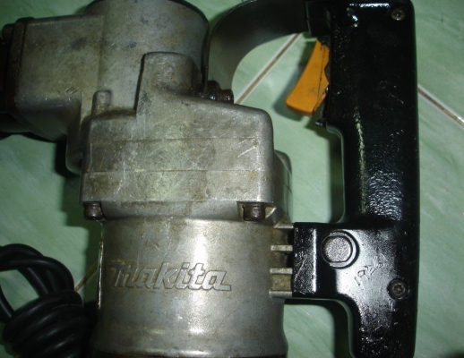 ขายเครื่องสกัดคอนกรีตไฟฟ้า MAKITA HM1201