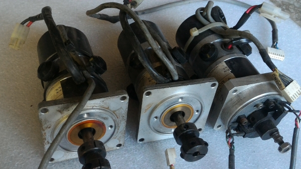 มอเตอร์ DC  MINERTIA พร้อม เอ็นโค้ดเดอร์ ที่ส่วนท้ายของมอเตอร์ เริ่มหมุนที่ 12 V.