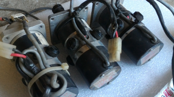 มอเตอร์ DC  MINERTIA พร้อม เอ็นโค้ดเดอร์ ที่ส่วนท้ายของมอเตอร์ เริ่มหมุนที่ 12 V.