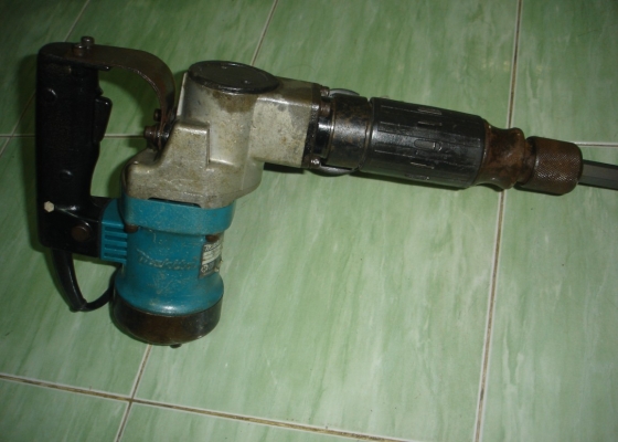 ขายเครื่องสกัดคอนกรีต(สกัดไฟฟ้า) 900 วัตต์ Makita รุ่น HM0810T