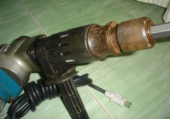 ขายเครื่องสกัดคอนกรีต(สกัดไฟฟ้า) 900 วัตต์ Makita รุ่น HM0810T