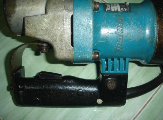 ขายเครื่องสกัดคอนกรีต(สกัดไฟฟ้า) 900 วัตต์ Makita รุ่น HM0810T