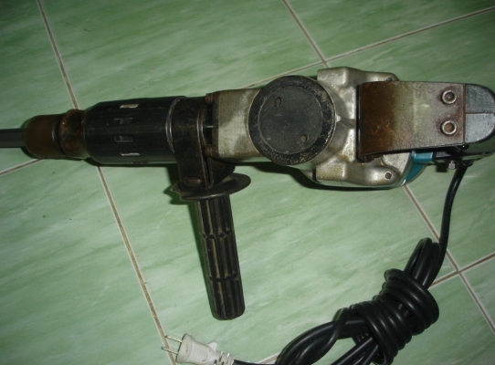 ขายเครื่องสกัดคอนกรีต(สกัดไฟฟ้า) 900 วัตต์ Makita รุ่น HM0810T