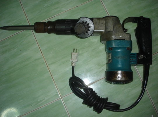 ขายเครื่องสกัดคอนกรีต(สกัดไฟฟ้า) 900 วัตต์ Makita รุ่น HM0810T