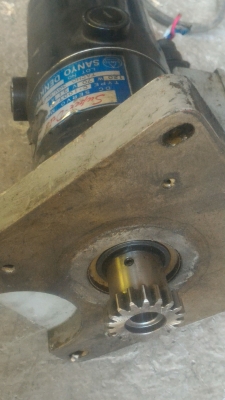 มอเตอร์ DC SANYO  SUPER DRIVE ตัวใหญ่ แรงขับออกตัวดี หมุนซ้าย - ขวา ได้ เทสแล้วเริ่มหมุนที่ 24 V.