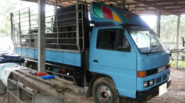 ขายรถบรรทุก 6 ล้อรั้ว ISUZU NKR 110 แรงม้าปี 2538 ยาว 4.80 เมตร ราคา 250000