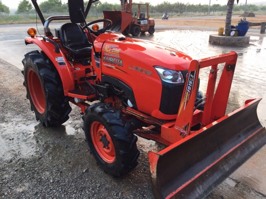 ขายรถไถ คูโบต้า 36 แรง สภาพเหมือนใหม่ พร้อมใช้งานค่ะ เดิมๆ ไม่เคยทำสี