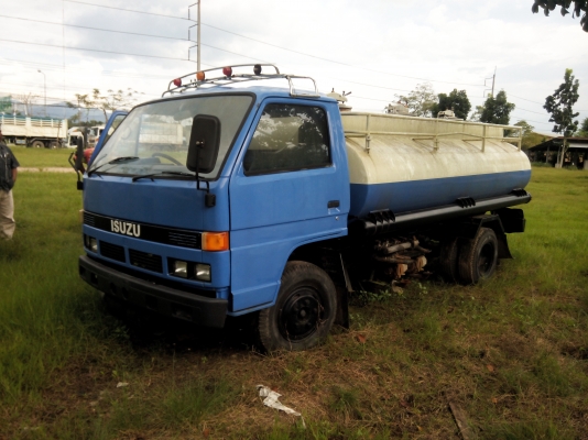 ขายรถบรรทุก 6 ล้อน้ำมัน ISUZU NPR 115 แรงม้า ถังบรรจุมี 3 ห้อง ราคา 450000