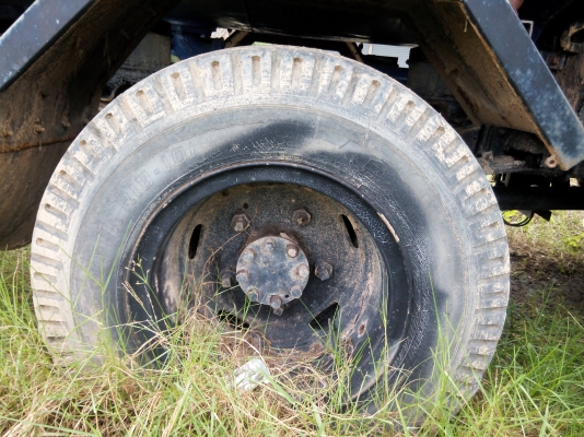 ขายรถบรรทุก 6 ล้อน้ำมัน ISUZU NPR 115 แรงม้า ถังบรรจุมี 3 ห้อง ราคา 450000