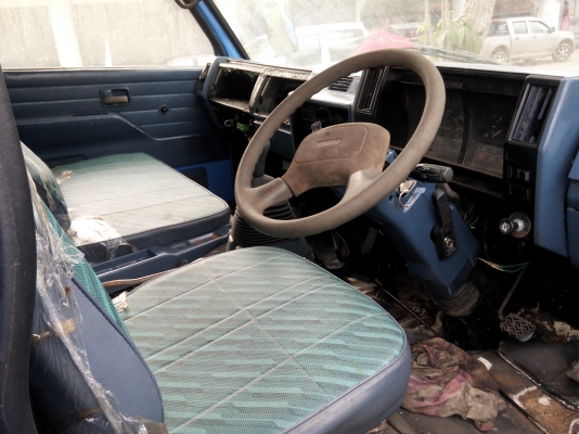 ขายรถบรรทุก 6 ล้อน้ำมัน ISUZU NPR 115 แรงม้า ถังบรรจุมี 3 ห้อง ราคา 450000