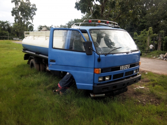 ขายรถบรรทุก 6 ล้อน้ำมัน ISUZU NPR 115 แรงม้า ถังบรรจุมี 3 ห้อง ราคา 450000