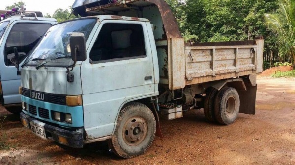 รถ 6 ล้อ ISUZU NKR ดั้มกระป๋อง ปี 42 เครื่อง 100 แรง