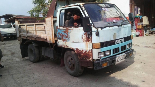 รถ 6 ล้อ ISUZU NKR ดั้มกระป๋อง ปี 42 เครื่อง 100 แรง