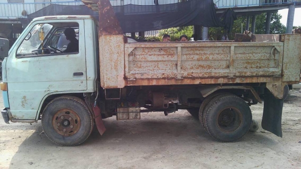 รถ 6 ล้อ ISUZU NKR ดั้มกระป๋อง ปี 42 เครื่อง 100 แรง