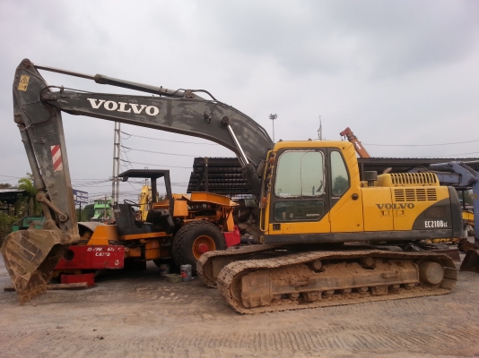 ขายรถแบ็คโฮ ยี่ห้อ VOLVO รุ่น 210 BLC สภาพพร้อมใช้งาน