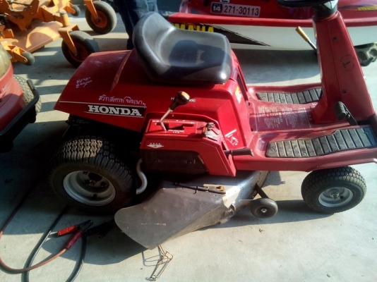ส่งท้ายสิ้นปีครับ รถตัดหญ้าเก่าญี่ปุ่น HONDA ส่งท้ายสิ้นปีครับ รถตัดหญ้าเก่าญี่ปุ่น HONDA
