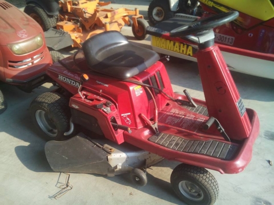 ส่งท้ายสิ้นปีครับ รถตัดหญ้าเก่าญี่ปุ่น HONDA