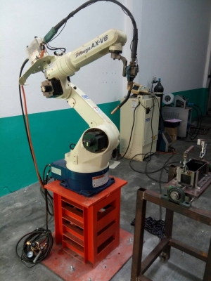ขาย เครื่องเชื่อม Robot BRAND OTC ARM LENGTH 1,800 mm. Swing 360 Deegree พร้อมใช้งาน สภาพดี